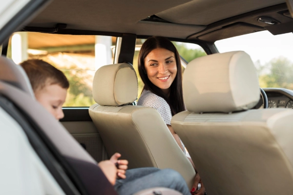 Os principais cuidados ao viajar com crianças de carro